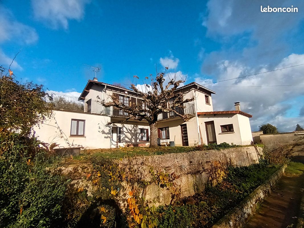 Maison 5 pièces 123 m² · à Civray · 123 m² · 130 000 €