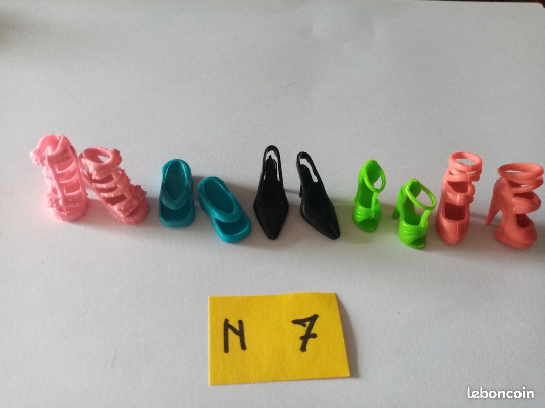 Lot de chaussures pour poupée Barbie N 7 (image 1)