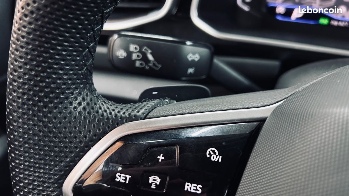 Volkswagen t-ROC 2.0 TDI 150 CH R-Line DSG+ CARPLAY+DIGITALCOCKPIT +CAMERA +ACC + GARANTIE 12 MOIS (image 32)