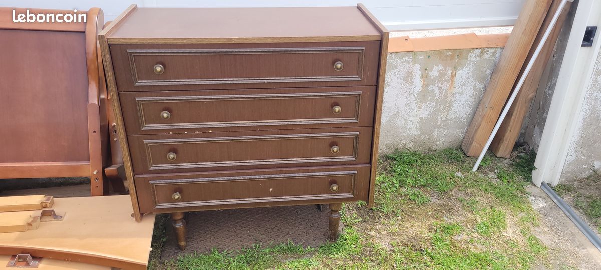 Commode (image 1)