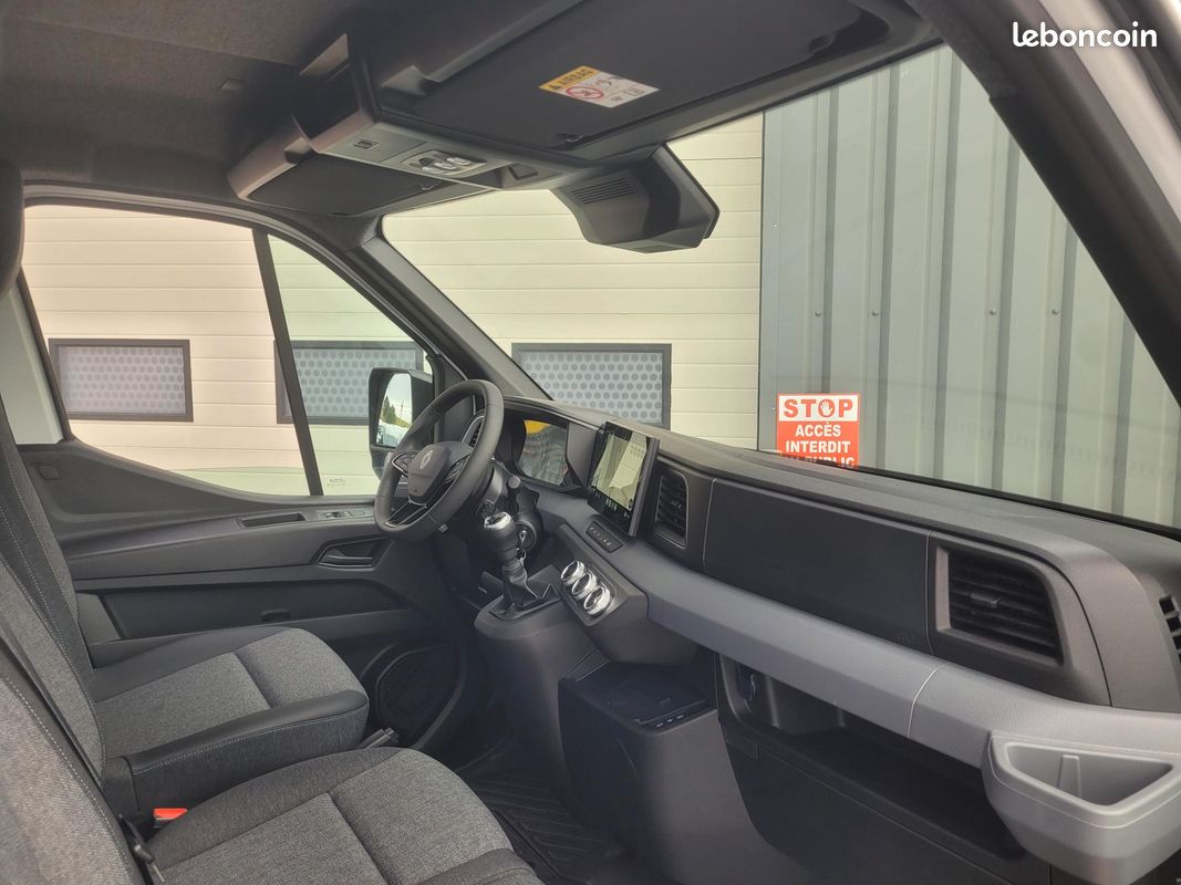 RENAULT MASTER IV L2H2 FOURGON 3T5 TRACTION 2.0 Blue DCI 130 EXTRA 03 PLACES NEUF avec HABILLAGE BOIS + CAMÉRA DE RECUL + RADARS ARRIERE + CLIMATISATION AUTO + ROUE DE SECOURS ( Prix Vente 29 990 HT ) (image 6)