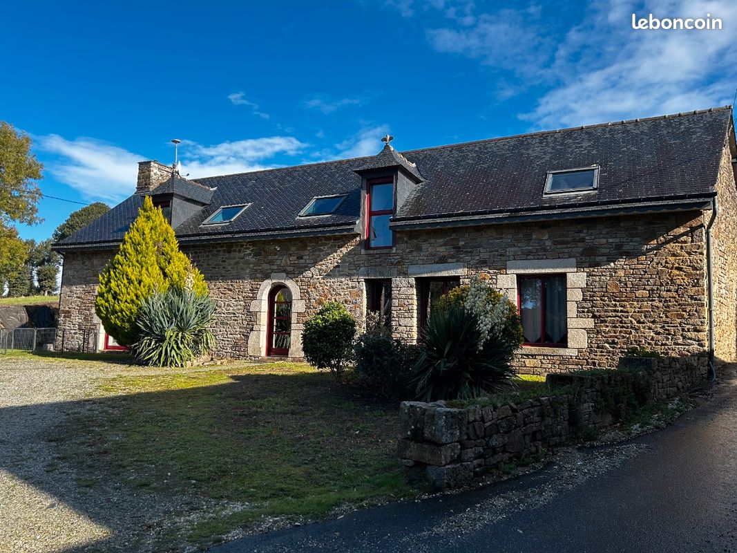 Maison 6 pièces 157 m² · à Laurenan · 157 m² · 240 000 €