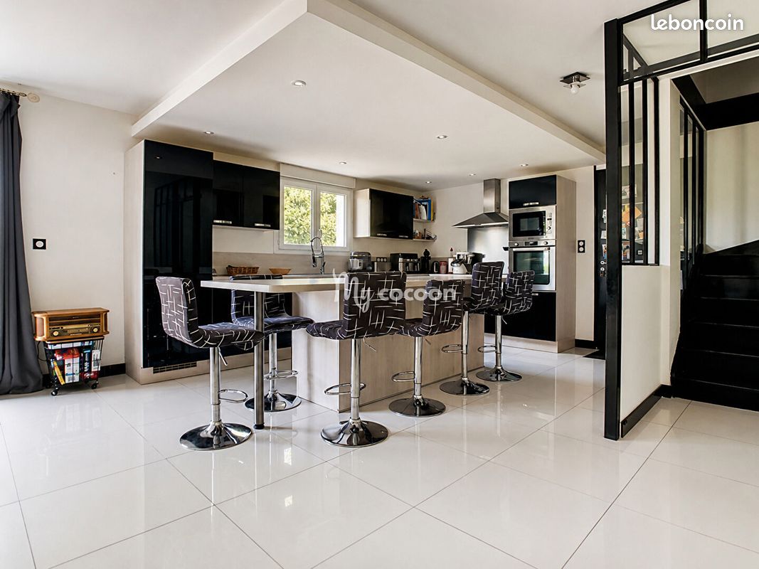 Maison 8 pièces 156 m² · à Ambérieu-en-Bugey · 156 m² · 334 000 €
