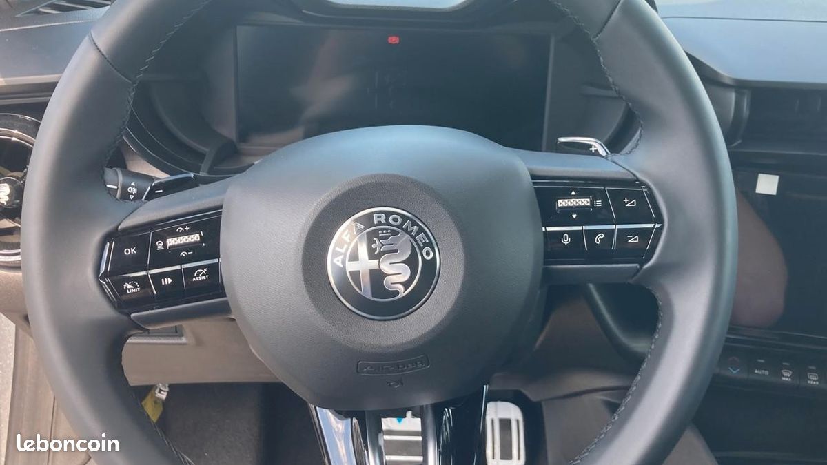 Alfa romeo junior 1.2 ibrida 145ch finition speciale e-dct6 (image 4)