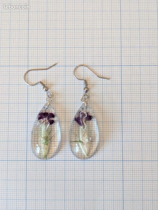 Boucles d'oreilles réaliser à partir de petits œillets séchés (image 3)