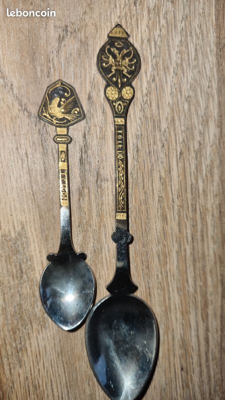 Lot de deux cuillères d'Espagne métal 24k et or (image 4)