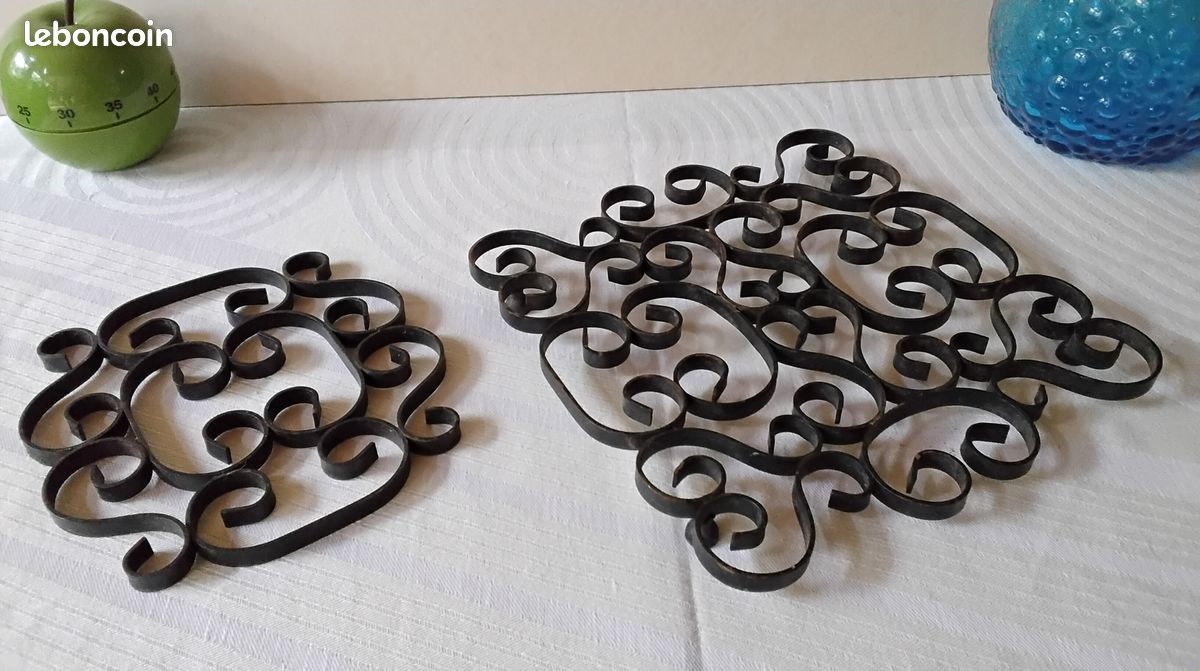 DESSOUS DE PLAT en céramique vintage, contour fer forgé EUR