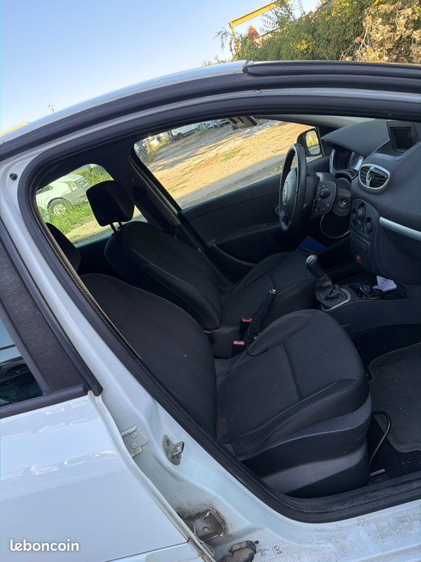 Renault clio 1.5 dci tom tom (image 4)
