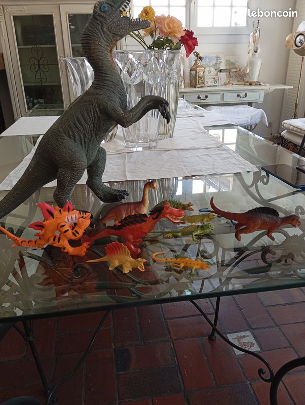 Lot dinosaures (image 1)