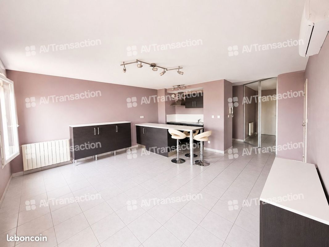 Parking 3 pièces 60 m² · à Décines-Charpieu · 60 m² · 247 000 €