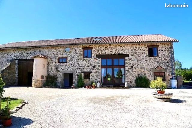Maison 24 pièces 424 m² · à Pageas · 424 m² · 498 200 €