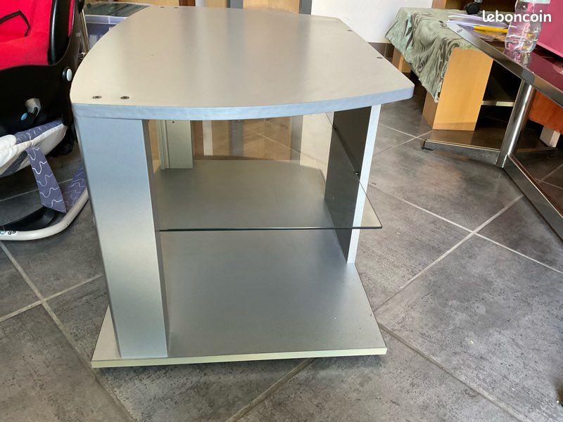 Meuble télé ou autre fonction. Hauteur 45cm. Largeur 48cm. Longueur 72 cm. Plateau verre démontable (image 1)