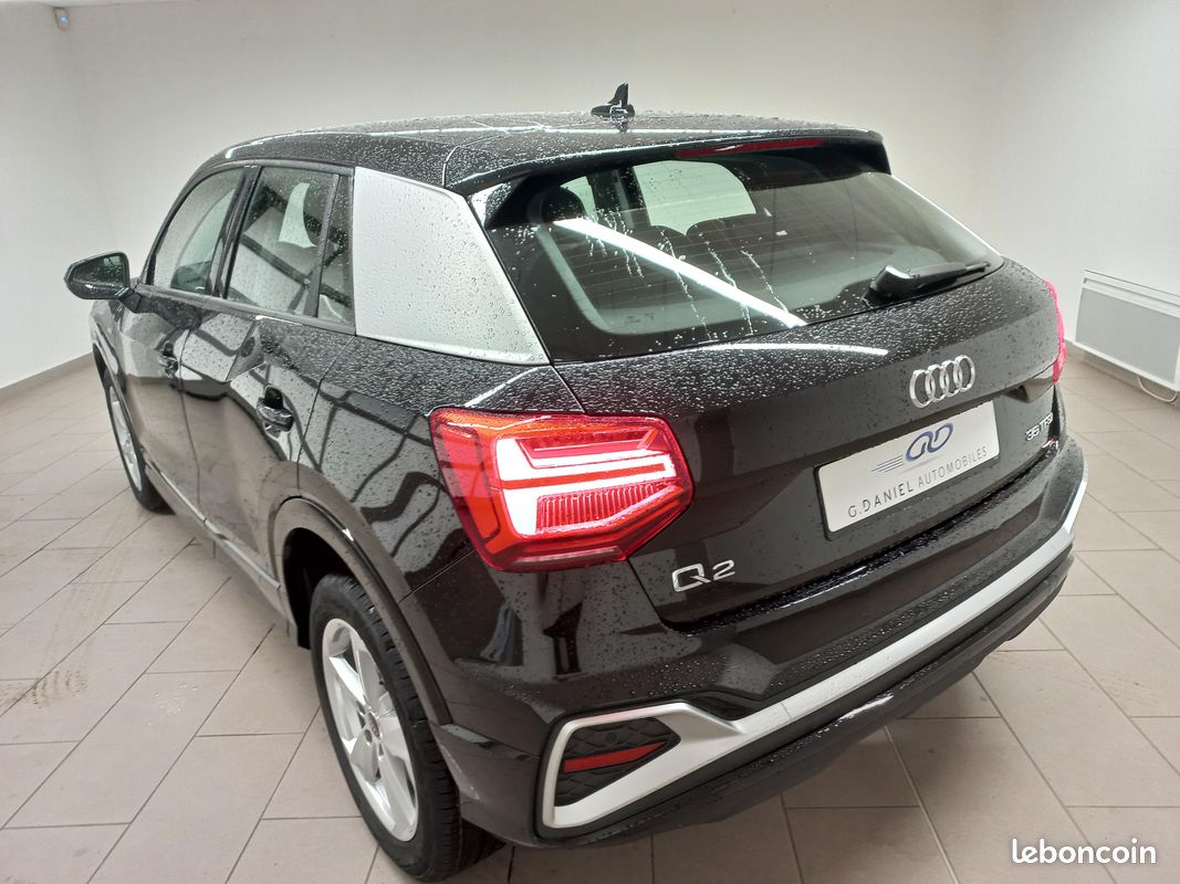 AUDI Q2 35 TFSI 150 S tronic 7 S line (image 3)