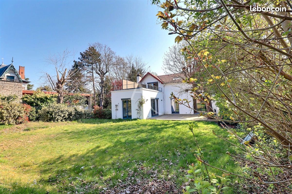 Maison 7 pièces 165 m² · à Le Mesnil-le-Roi · 165 m² · 960 000 €