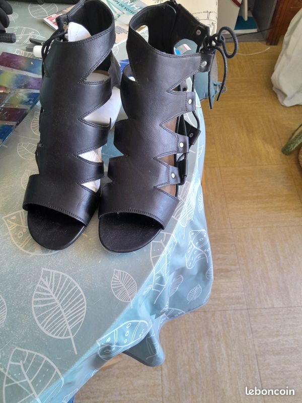 Bottillons et chaussures à vendre (image 6)