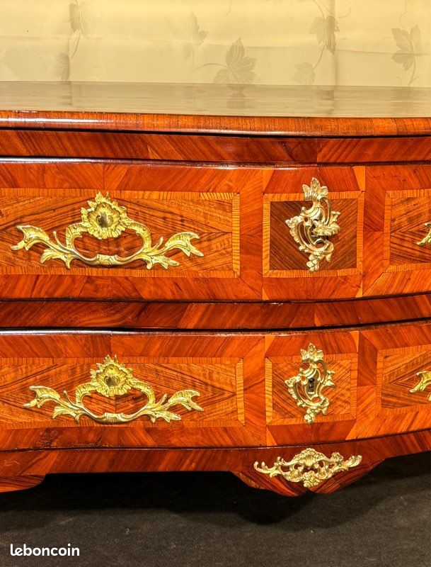 Commode galbée Louis XV , Époque 18eme (image 7)