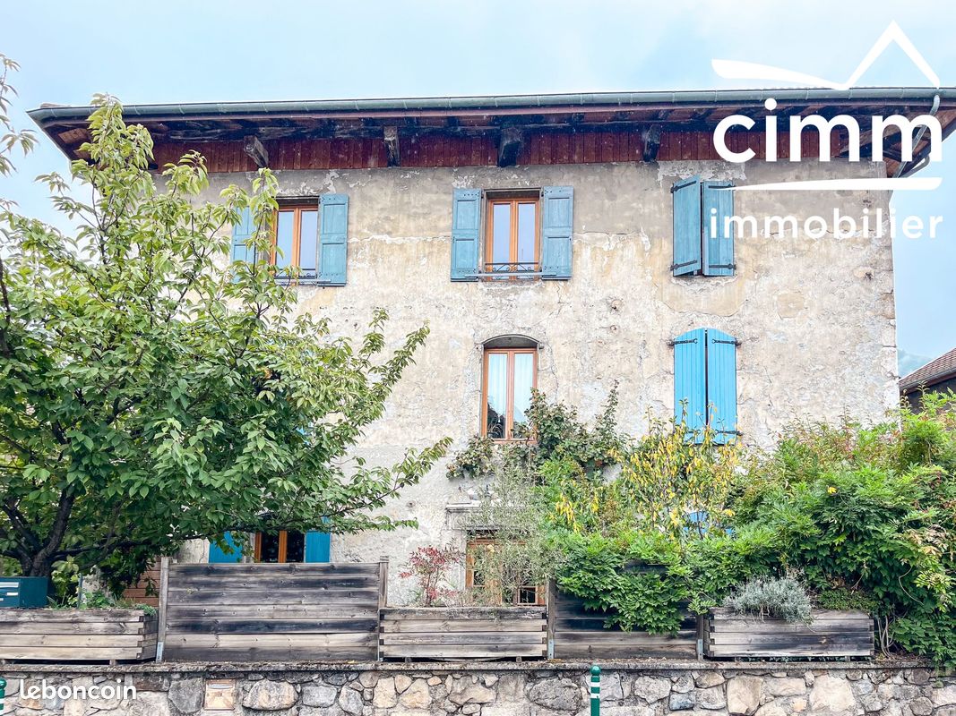 Maison 8 pièces 332 m² · au Touvet · 332 m² · 520 000 €