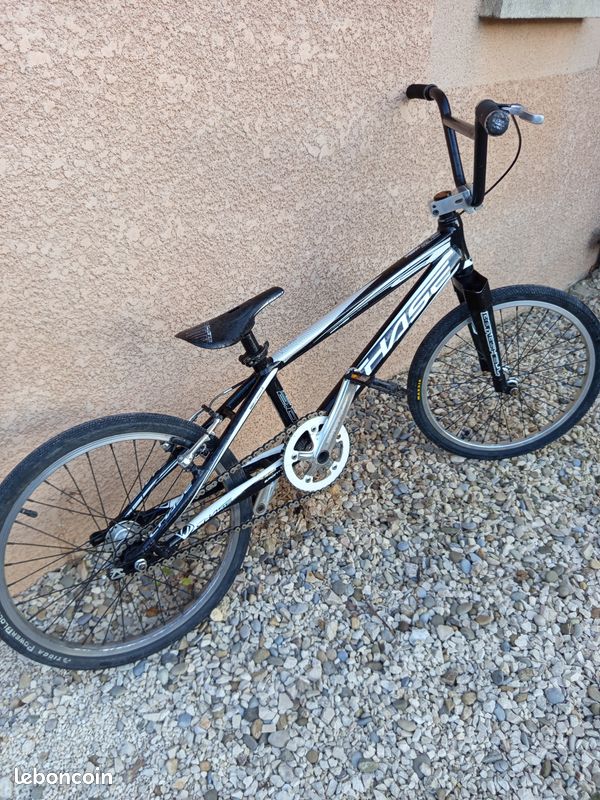 Bmx race chase (image 3)