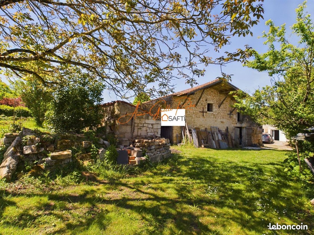 Maison 14 pièces 279 m² - Plassay 17250 (image principale 0)