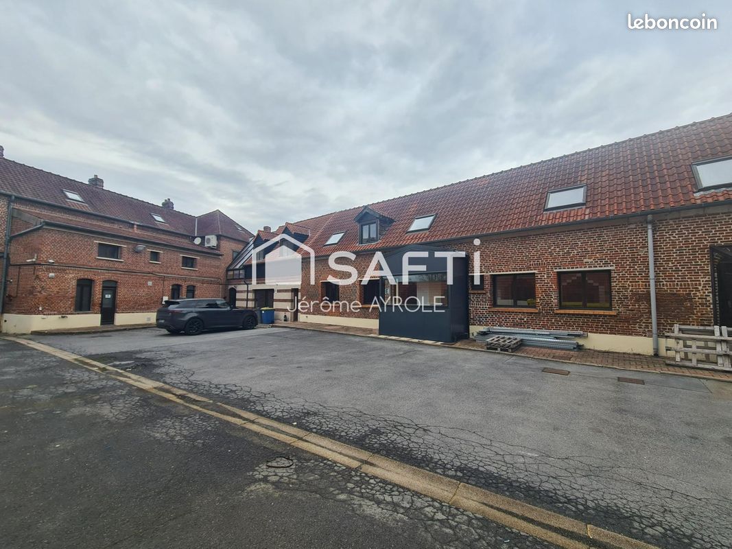 Local commercial 700 m² · à Sainte-Catherine · 700 m² · 1 120 000 €