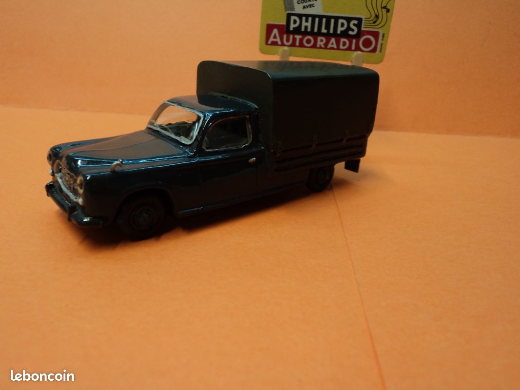 ANCIEN JOUET France Cle 1/32 Peugeot 203 1960 Minialuxe Norev Sesame