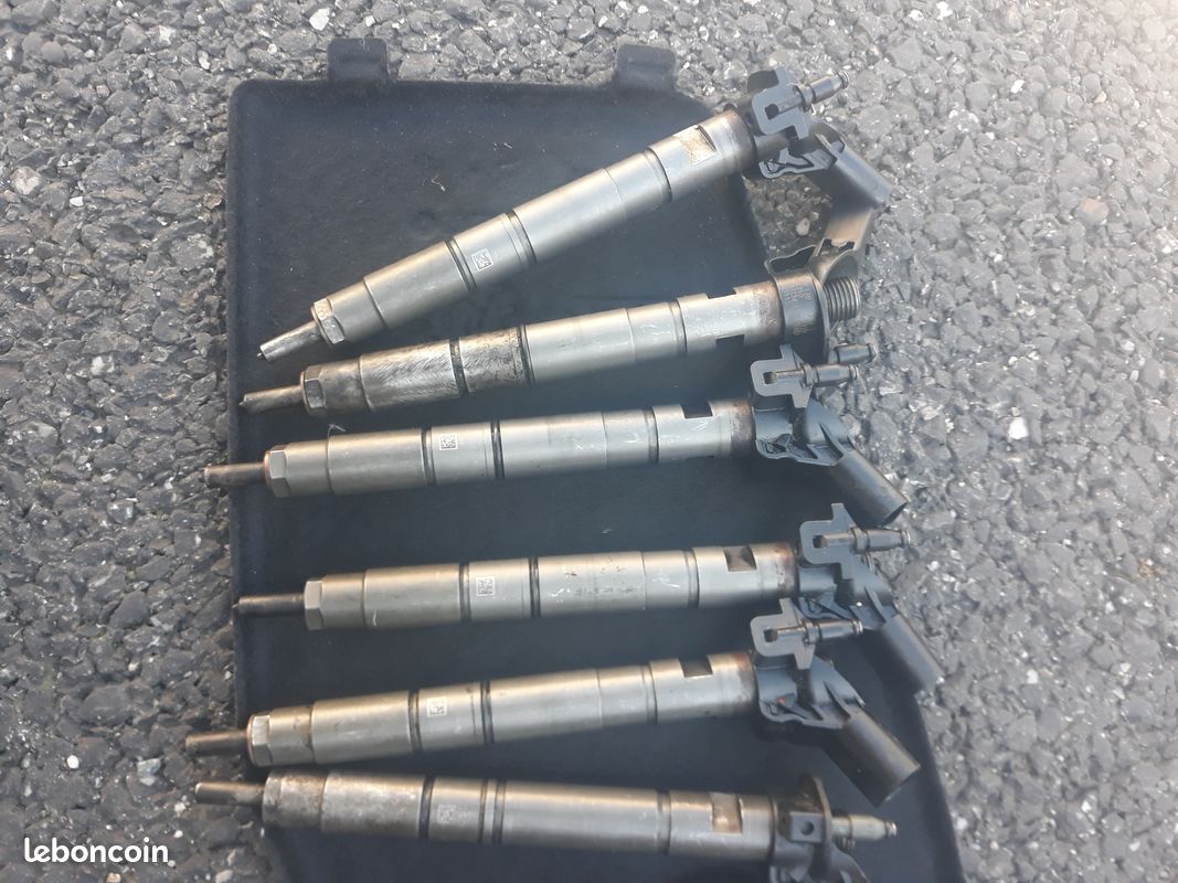 À vendre 6 injecteur touareg V6 225 chevaux 07 66 72 11 01 (image 1)