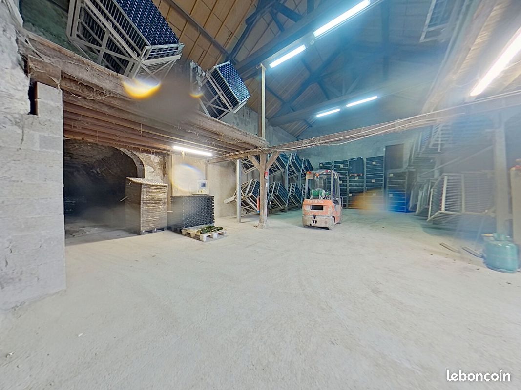 Parking/box 900 m² MONTLOUIS SUR LOIRE (image 2)