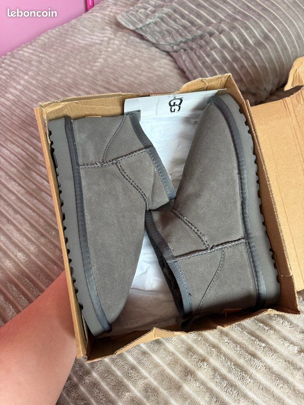 Ugg Mini Grises (image 4)