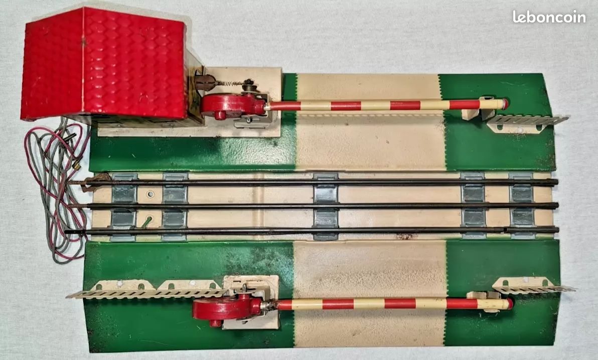 Passage à Niveau électrique JEP échelle O En Tôle - 1950 - À Restaurer