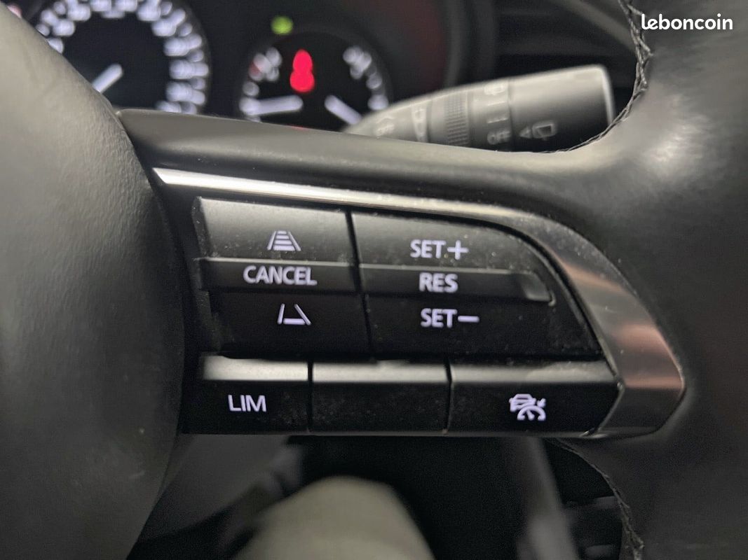 MAZDA Mazda3 5 portes 2.0L e-SKYACTIV-G M Hybrid 122 ch BVM6 Prime-Line (image 15)