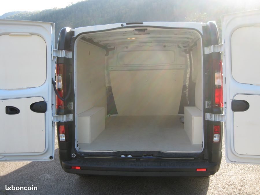 Renault trafic fourgon l1h1 3000 kg blue dci 130 ch confort blanc banquise (image 4)