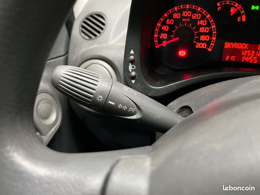 Fiat PANDA 1.3 JTD 16V Emotion (image 27)