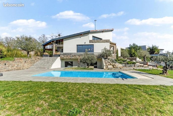 Villa 9 pièces 335 m²