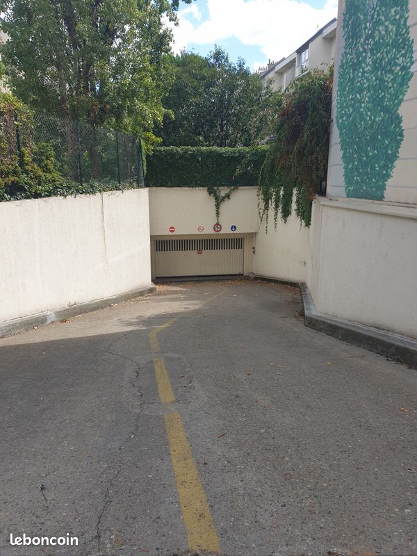 Parking Rue Rivay Levallois · à Levallois-Perret · 28 000 €