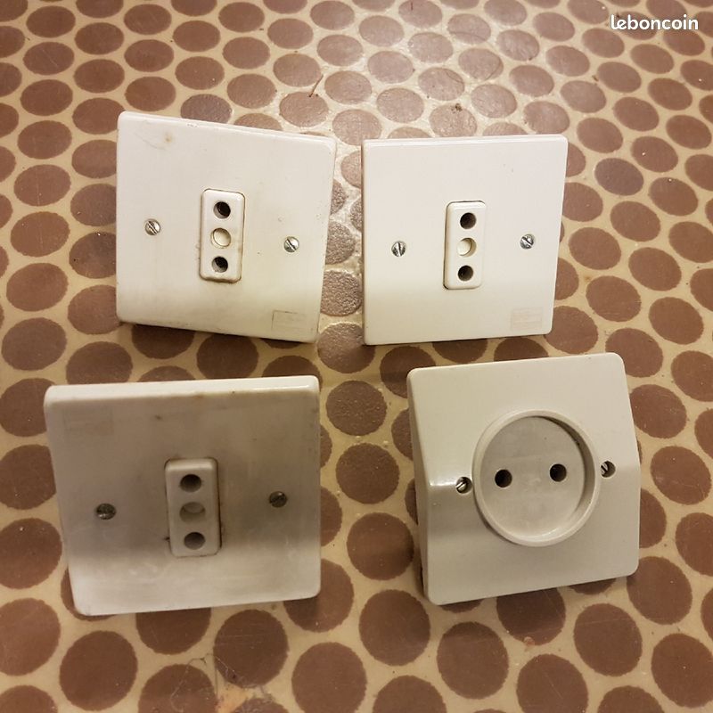 Lot de 4 prises (image 1)