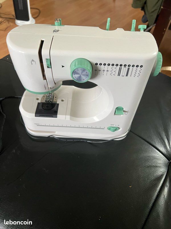Machine à coudre (image 3)