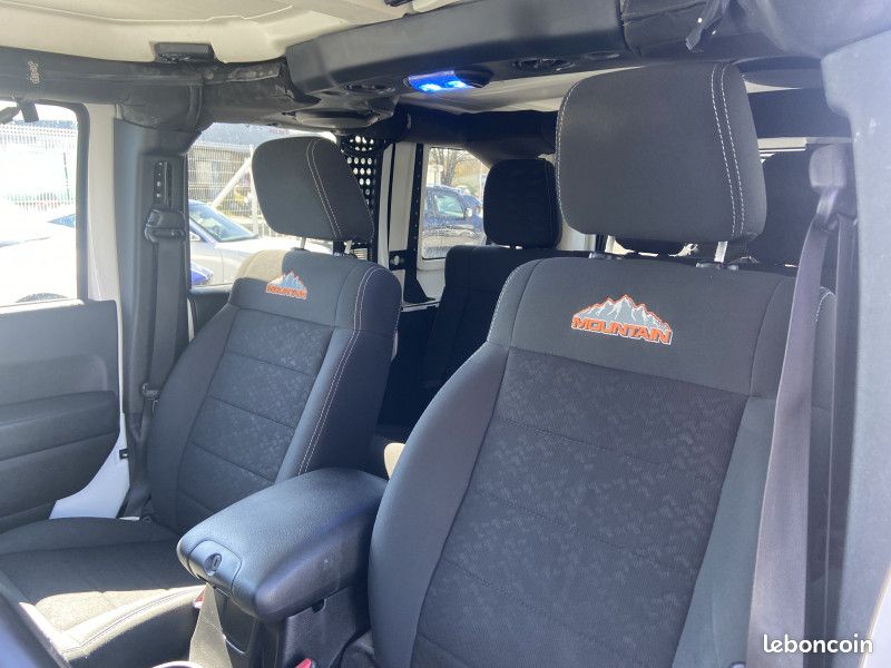 Jeep WRANGLER UNLIMITED 2.8 CRD 200CH FAP MOUNTAIN (image 11)