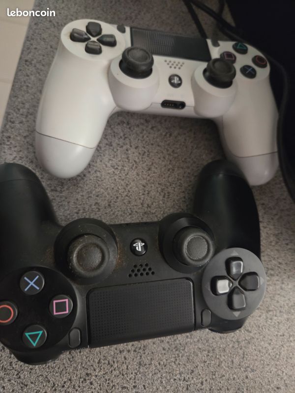 Console ps4 pro avec cables et 1 jeu (image 1)