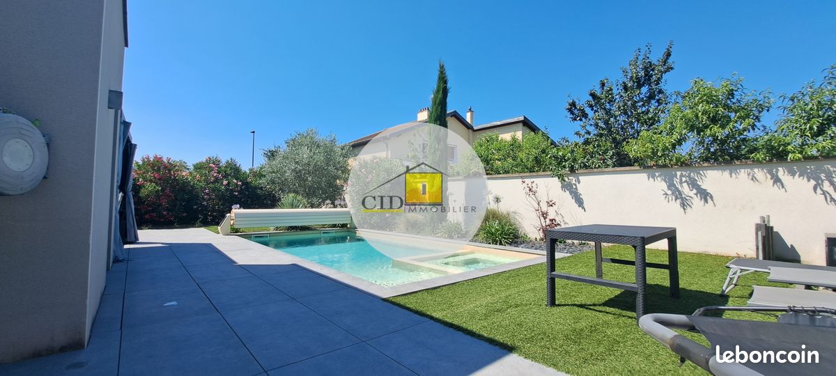 Maison 6 pièces 160 m² · à Saint-Priest · 160 m² · 2 400 €/mois
