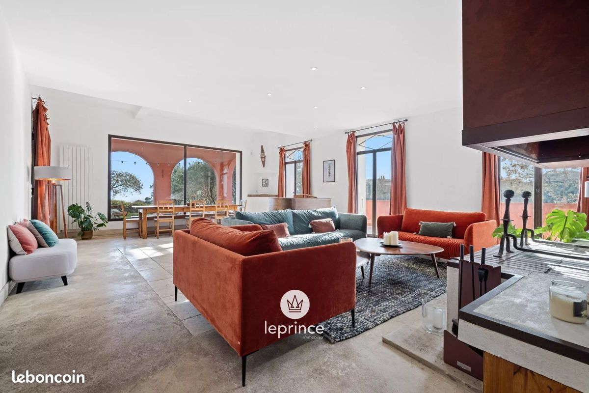 Maison 6 pièces 264 m² · à Nice · 264 m² · 8 500 €/mois