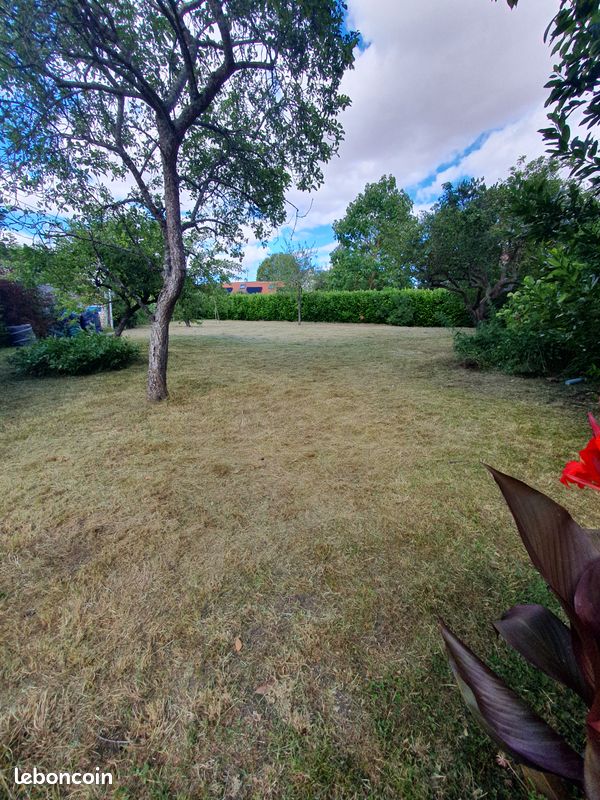 Vends terrain à bâtir · à Roinville · 52 000 €