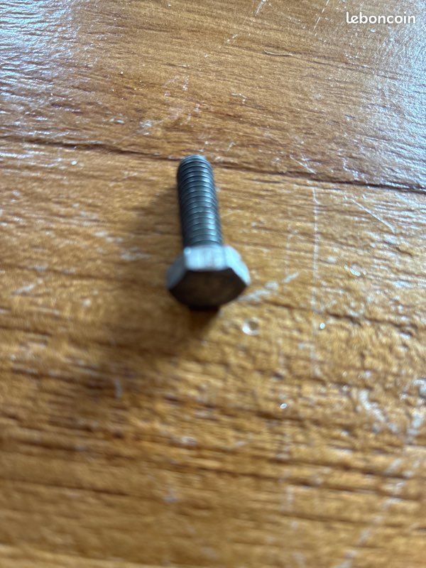 Boulon tête hexagonale (image 2)