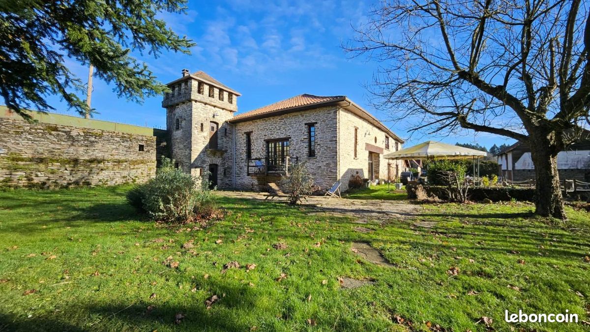 Maison 6 pièces 340 m² · à Saint-Yrieix-la-Perche · 340 m² · 399 000 €