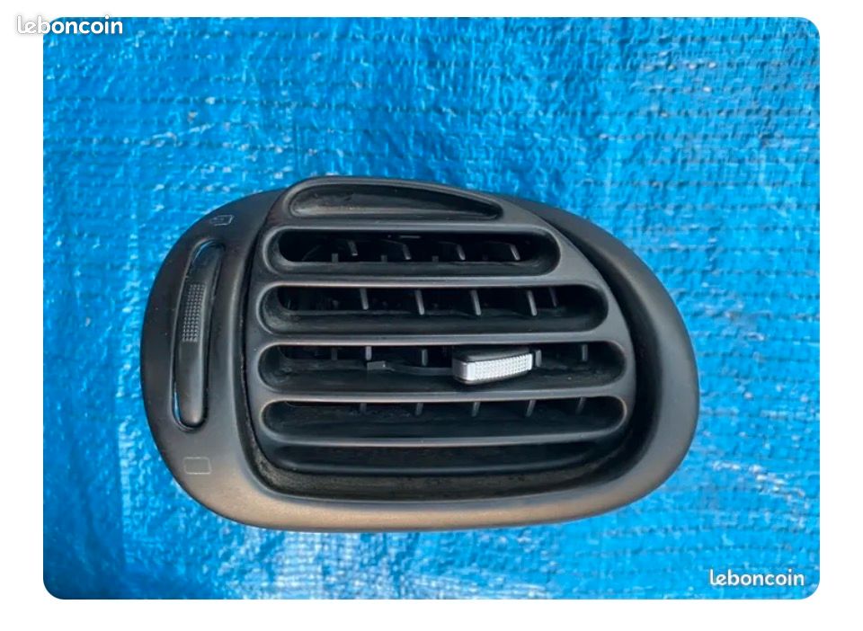 Grille D'aération Avant Passager Pour Tableau De Bord Peugeot 206 HDi (2004) - Pièce D'origine Occasion