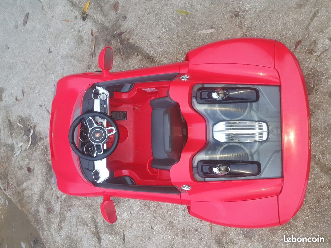 Voiture électrique enfant rouge Porsche (image 2)