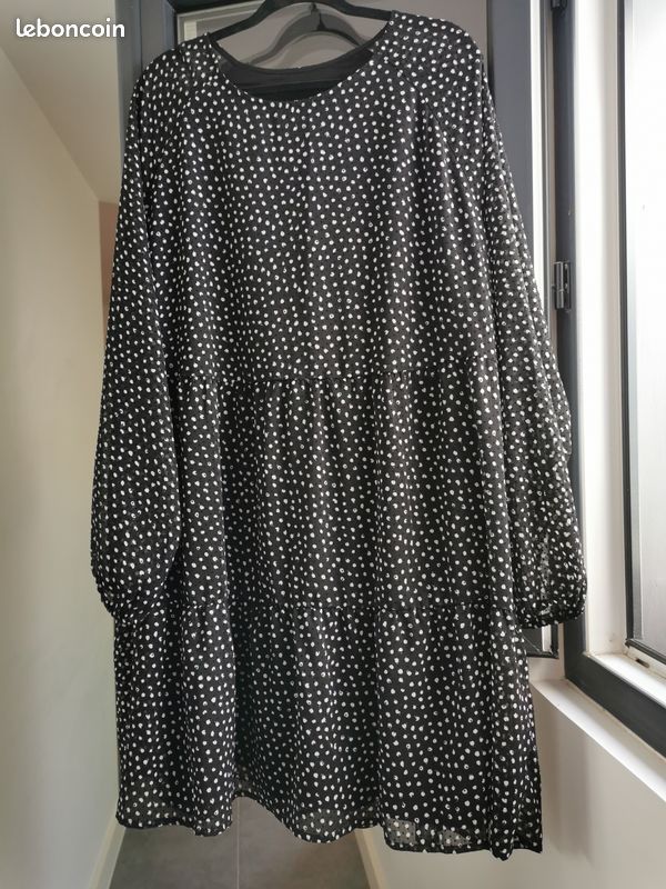 LOT robe noire T50/52 bottes hautes noires P37 SAN MARINA