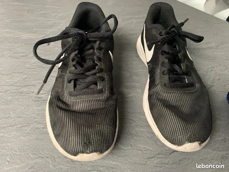 Chaussures baskets nike garçon p 35.5 et chaussons neufs (image 5)