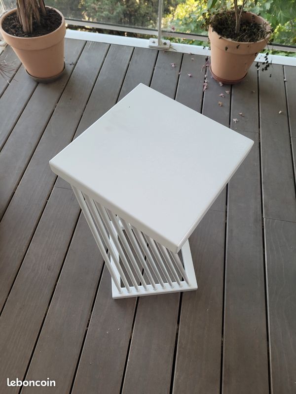 Table (image 3)