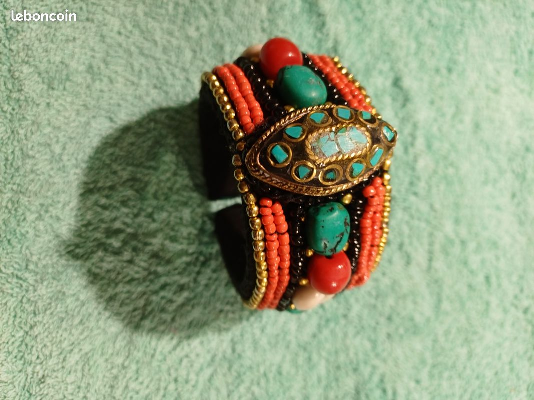 Lot De Bijoux Fantaisie Et Jeu De Société - Bracelets Et Objets Divers, Couleur Argenté, Aluminium, Occasion