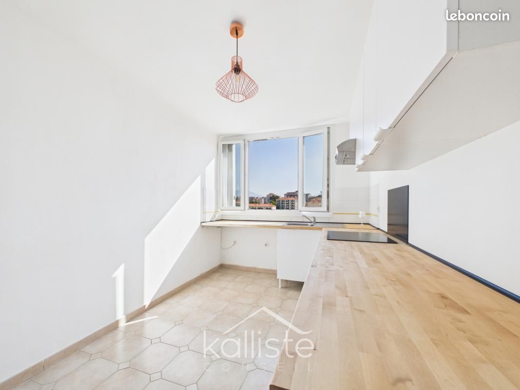 Appartement 3 pièces 70 m² · à Ajaccio · 70 m² · 835 €/mois